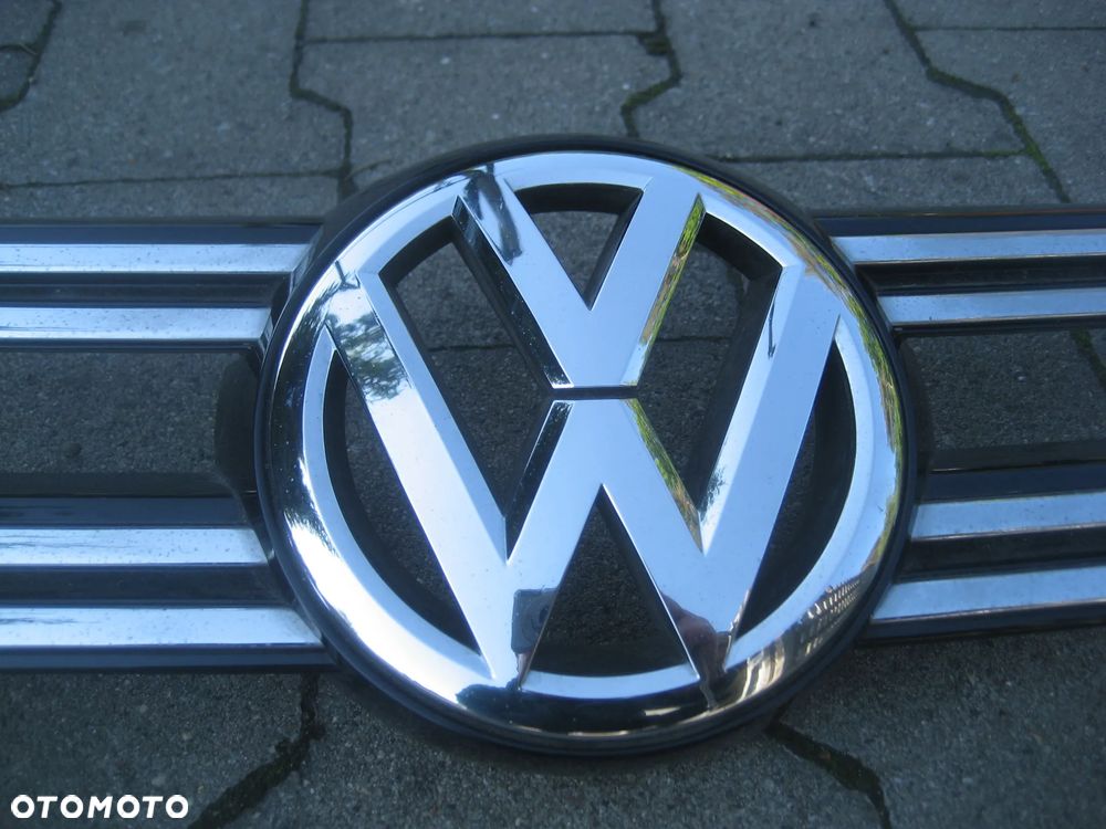 VW TIGUAN LIFT  ATRAPA GRILL ZNACZEK 5N0853655 - 3