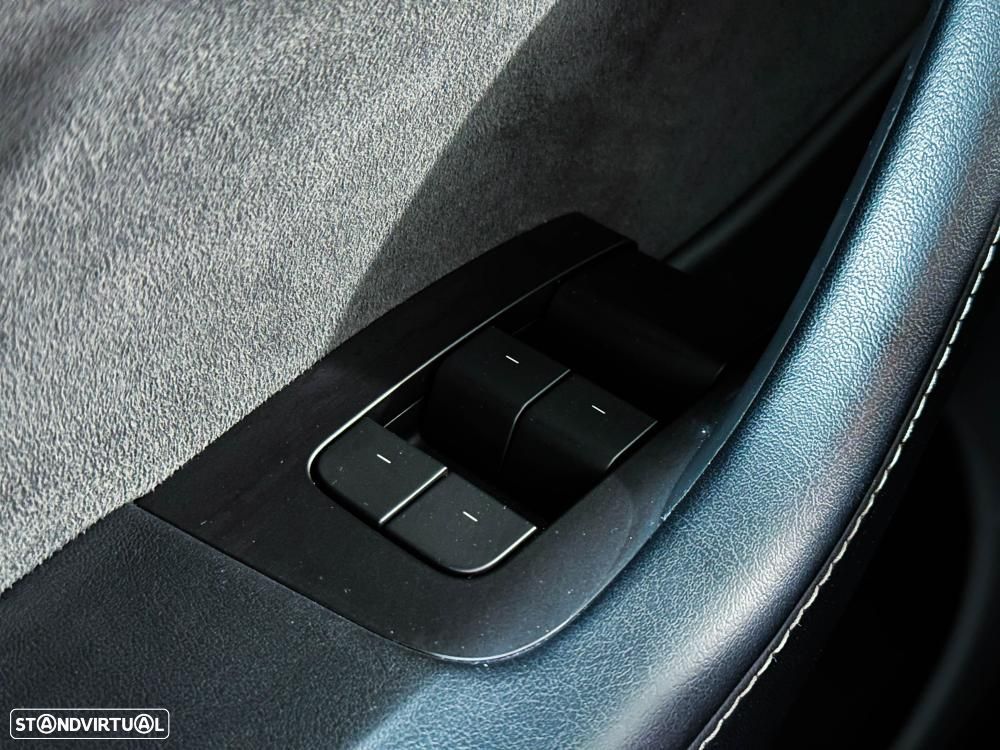 Tesla Model Y Long Range Dual Motor AWD - 46