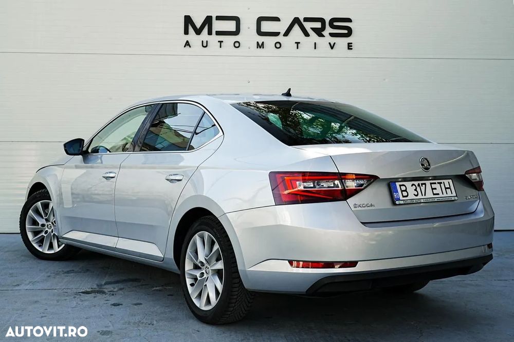 Skoda Superb 2.0 TDI DSG Ambition - 4