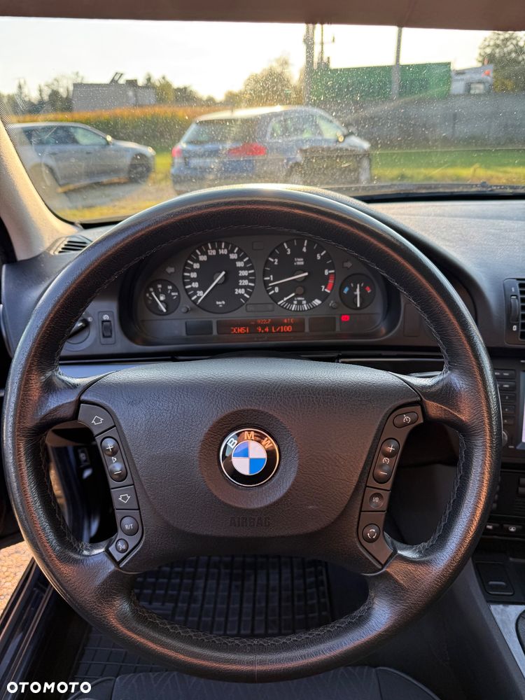 BMW Seria 5 525i - 24