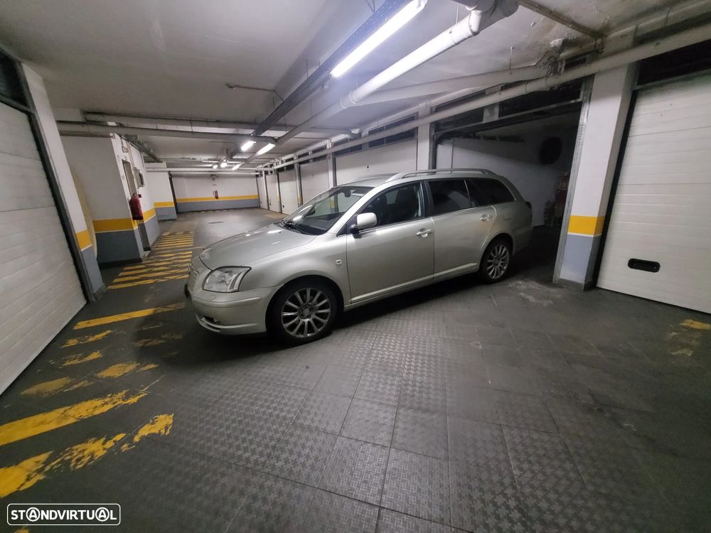 Toyota Avensis SW 2.2 D-4D Sol C/GPS - 4