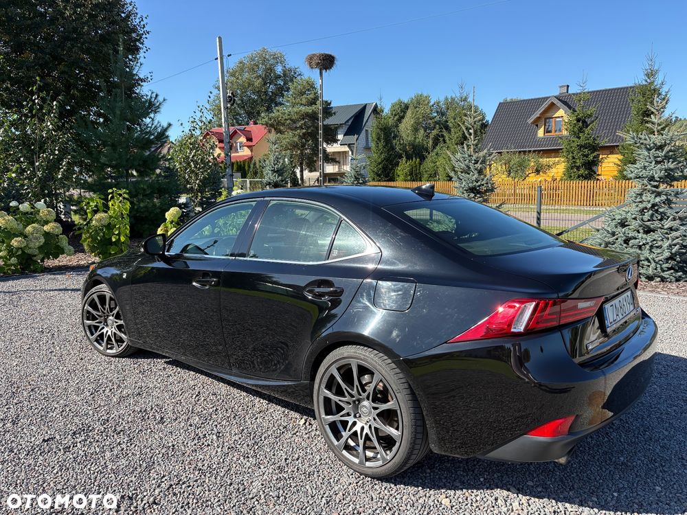 Lexus IS 200t / 300 F Sport - 4