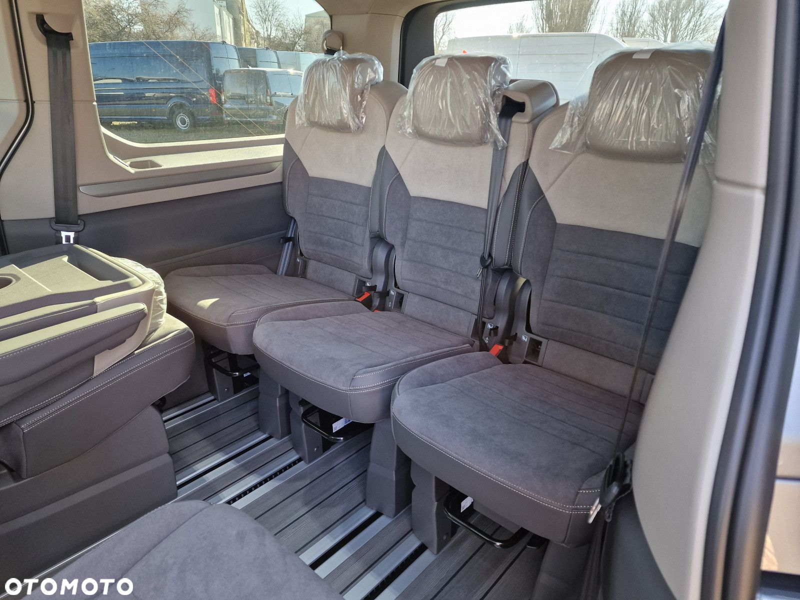 Volkswagen Multivan - 25