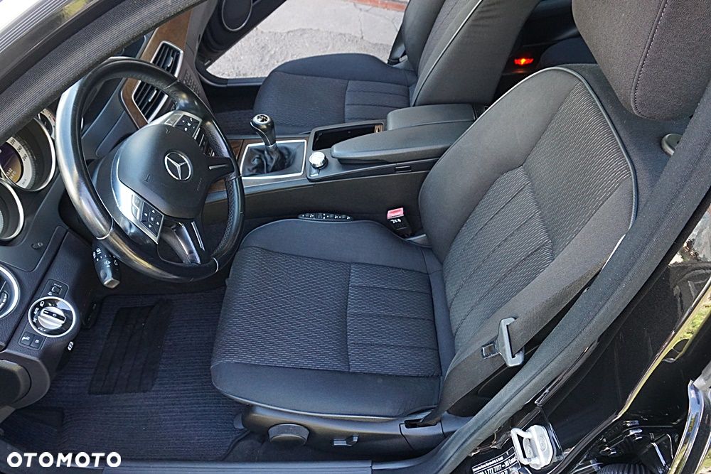 Mercedes-Benz Klasa C 180 BlueEFFICIENCY Elegance - 17
