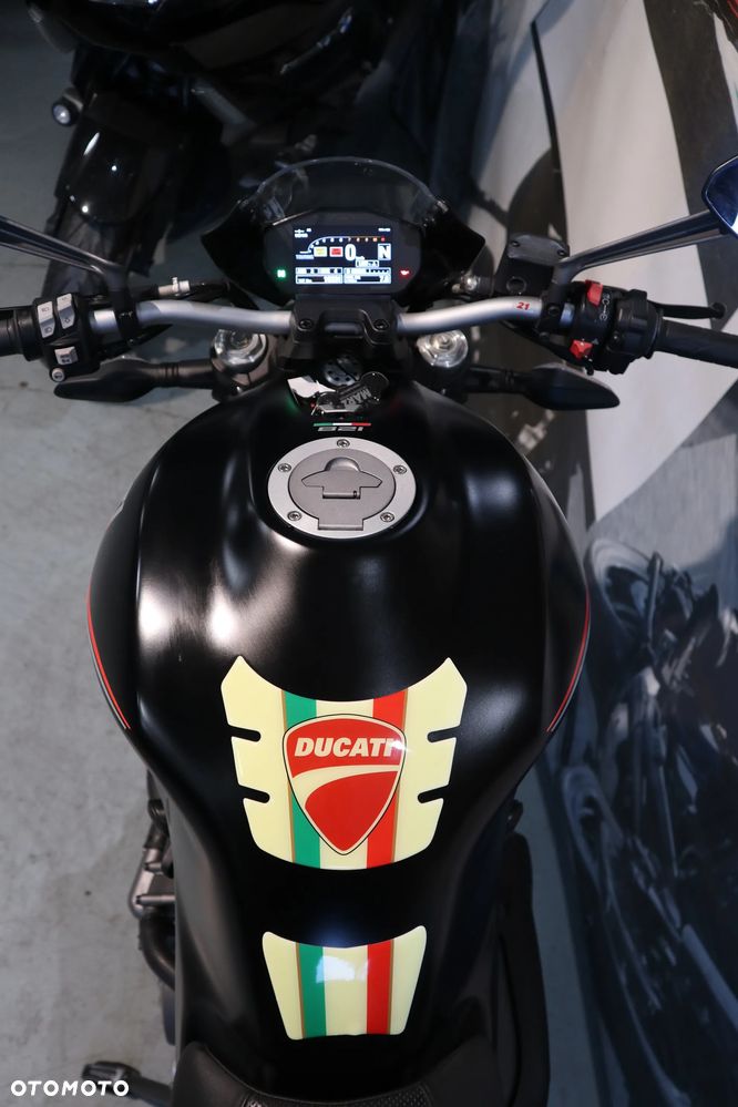 Ducati Monster - 10