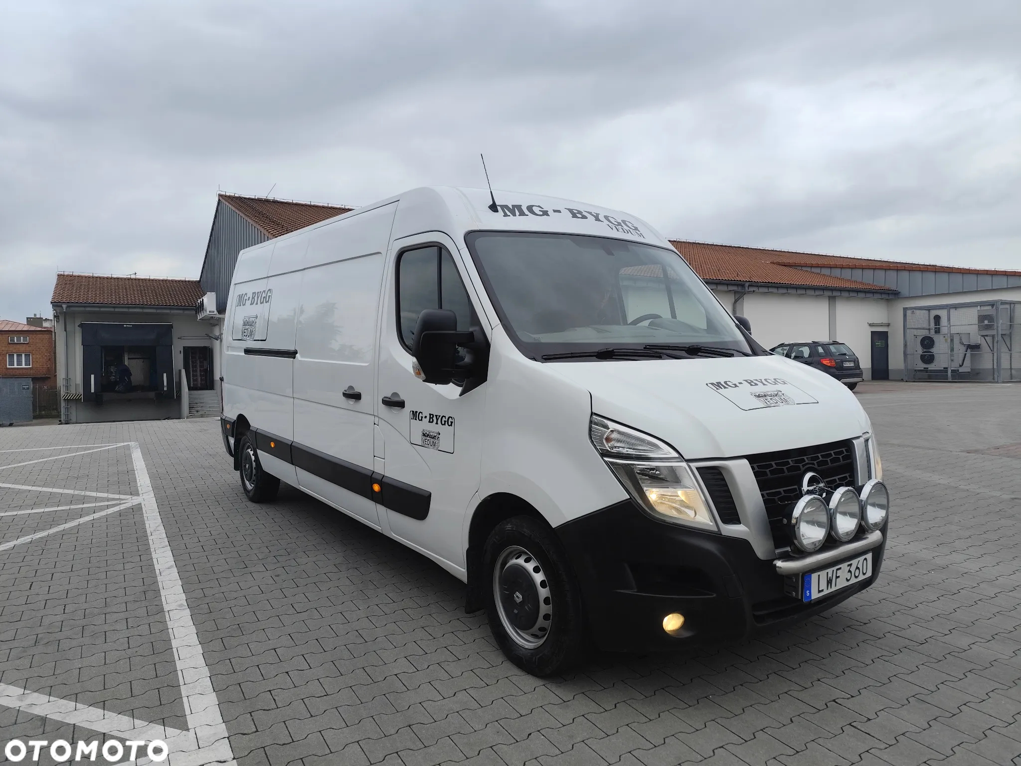 Nissan nv400 - 11