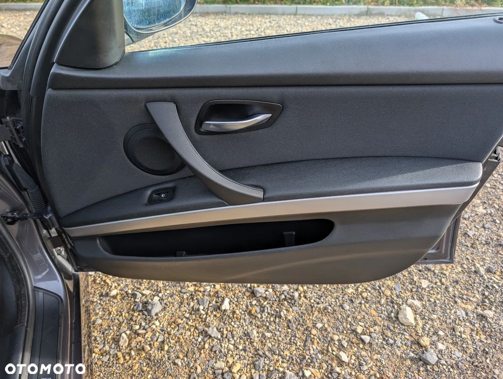 BMW Seria 3 318d - 26