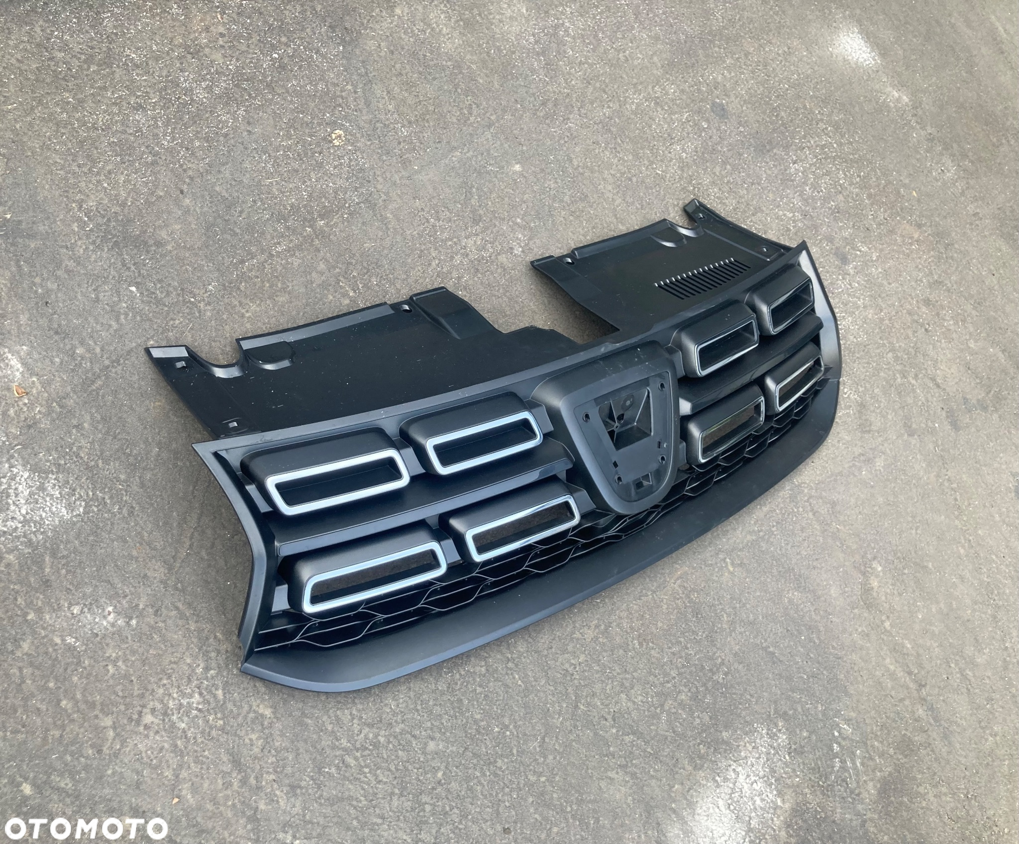 Dacia Sandero II Logan 2 II LIFT stepway mcv Nowy ( lekko uszczerbiony) ORYGINALNY GRILL ATRAPA chłodnicy oryginał Wwa - 3