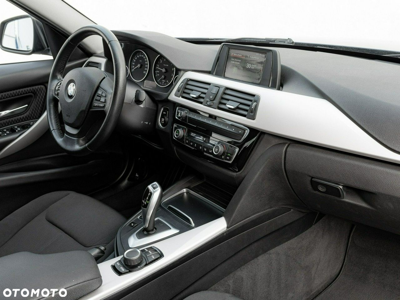 BMW Seria 3 330i xDrive Advantage - 37