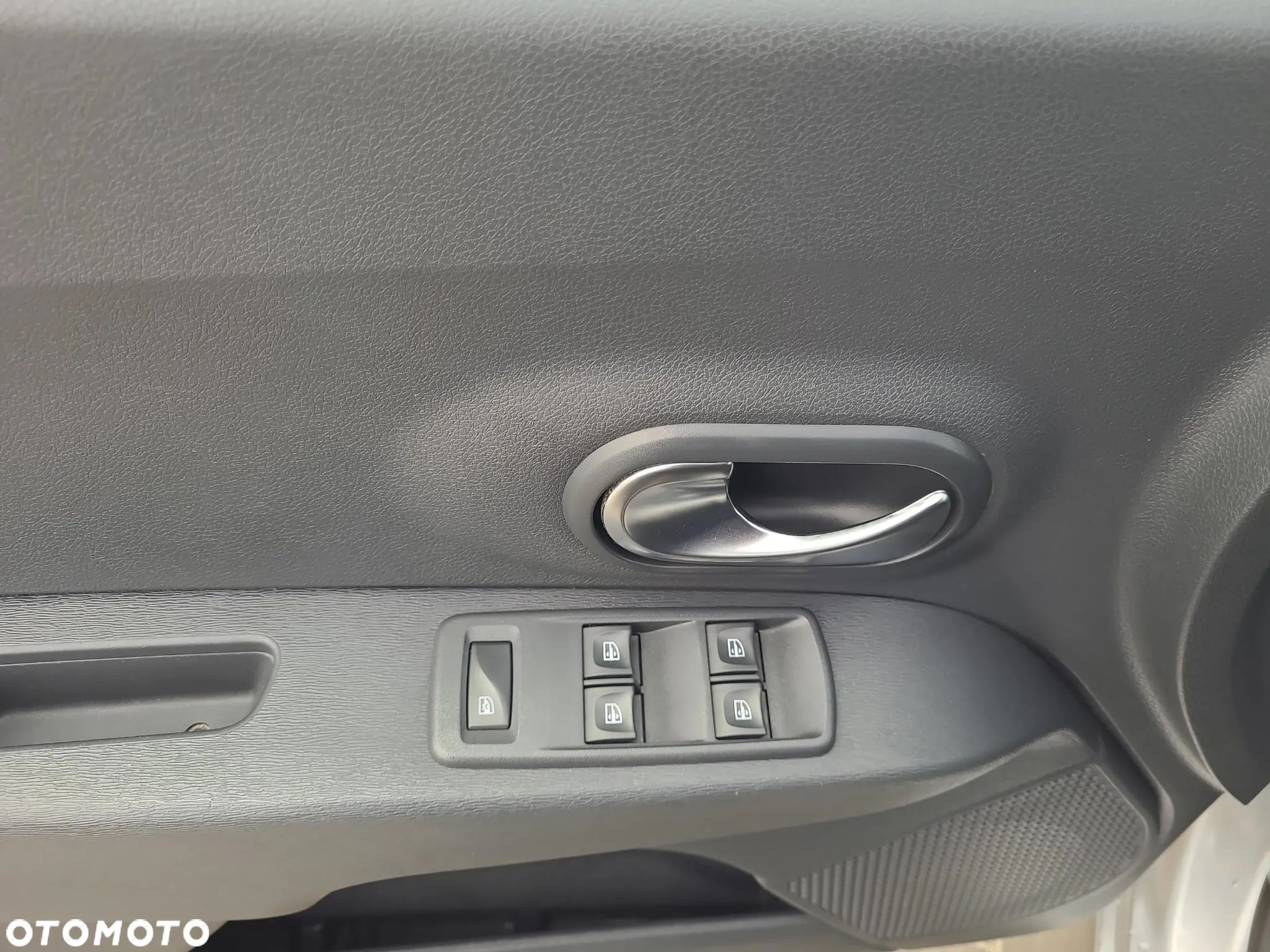 Dacia Lodgy 1.6 SCe Laureate S&S - 10