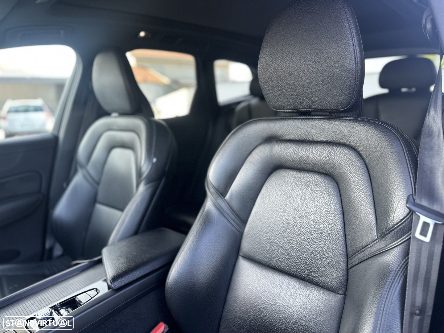Volvo XC 60 T8 Twin Engine AWD Geartronic Momentum - 19