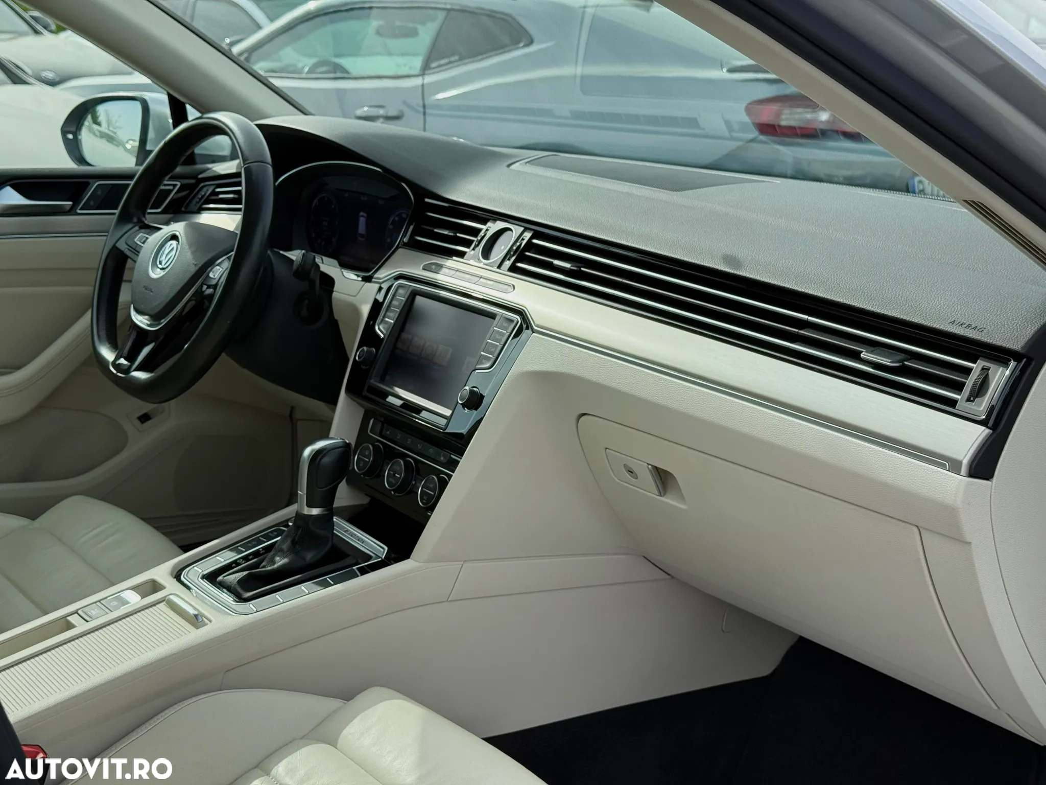 Volkswagen Passat Variant 2.0 TDI SCR 4Motion DSG Highline - 10