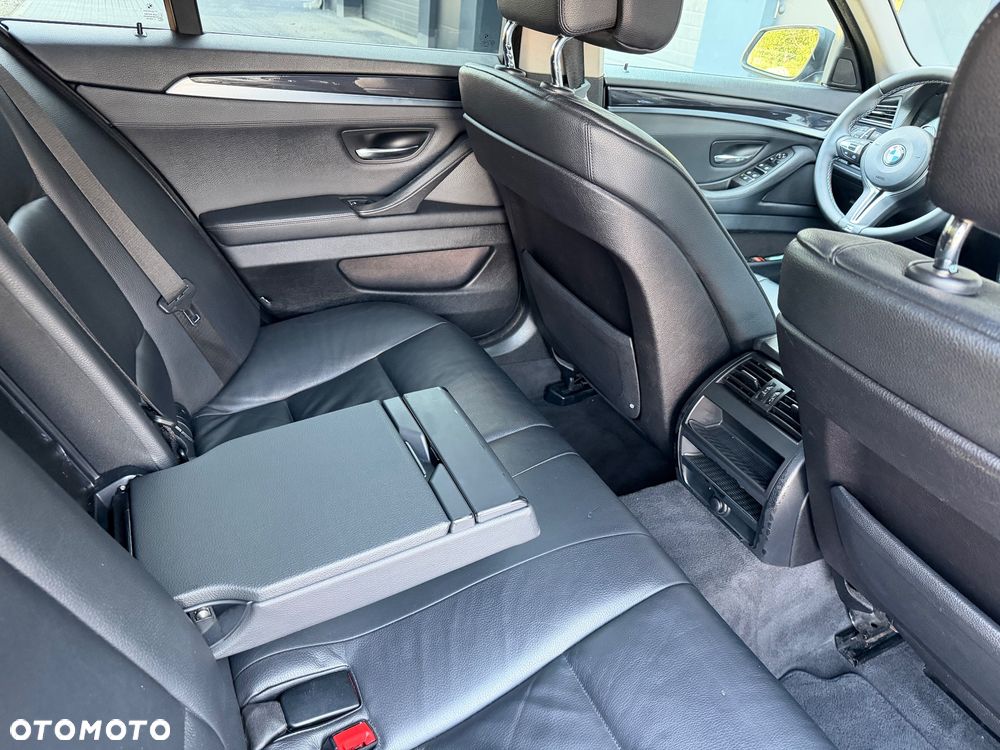 BMW Seria 5 525d xDrive - 9