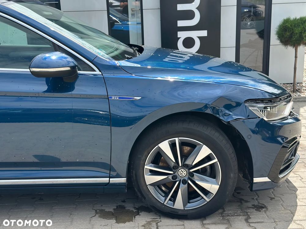 Volkswagen Passat - 4