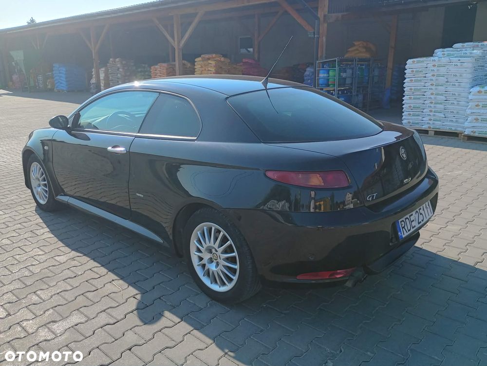 Alfa Romeo GT 1.9JTD 16V Black Line - 4
