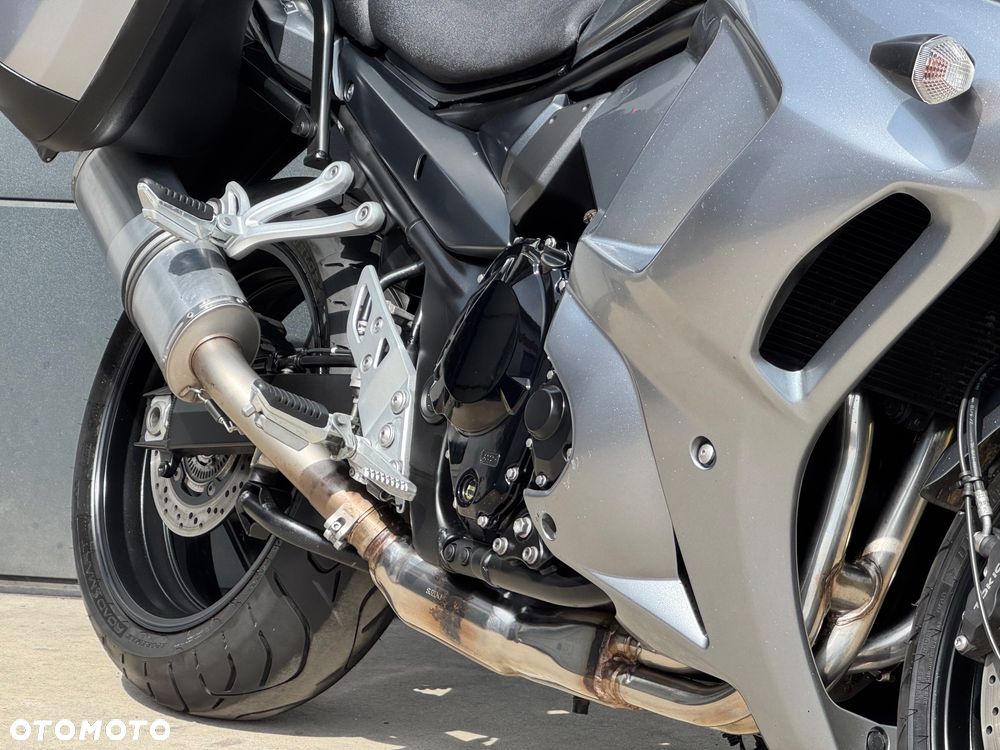 Suzuki GSX - 6