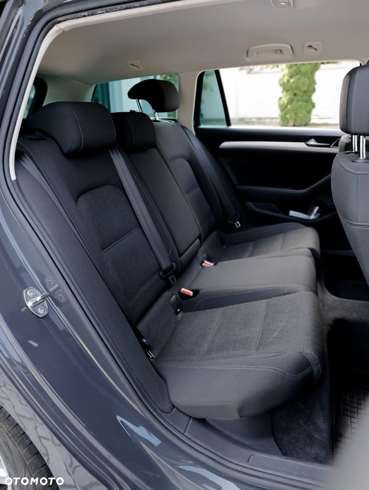 Volkswagen Passat - 15