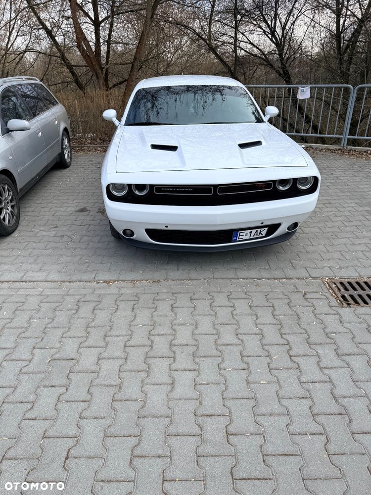 Dodge Challenger - 12