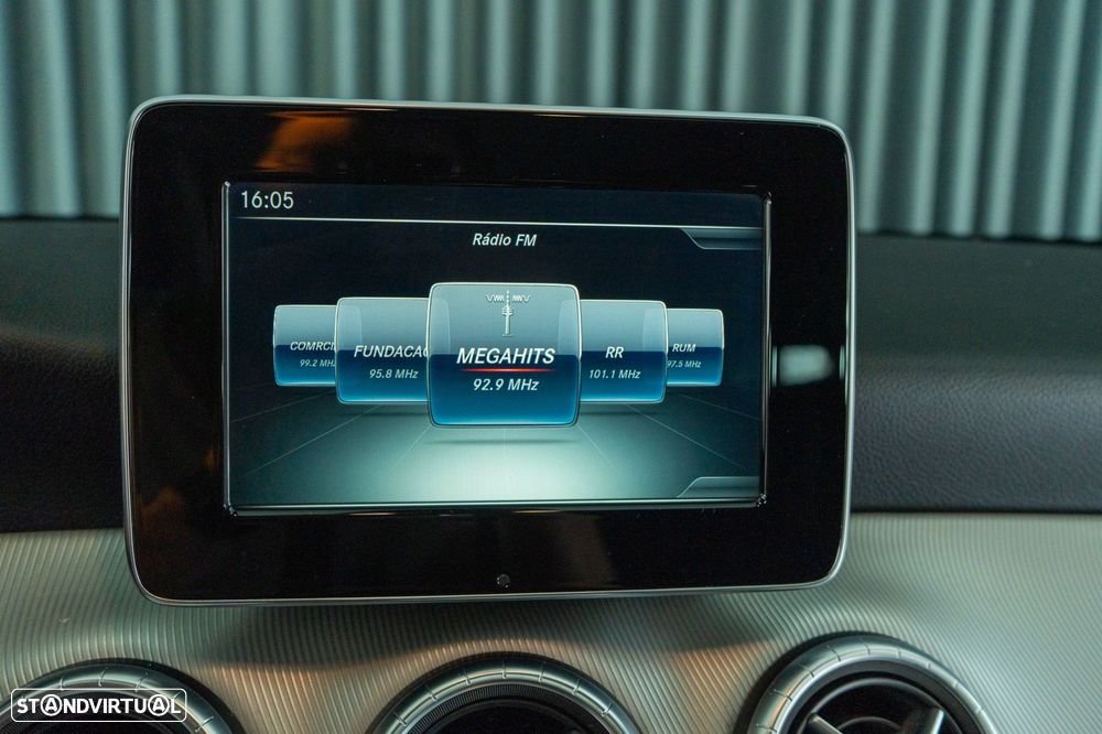 Mercedes-Benz CLA 180 d Shooting Brake Urban Aut. - 13