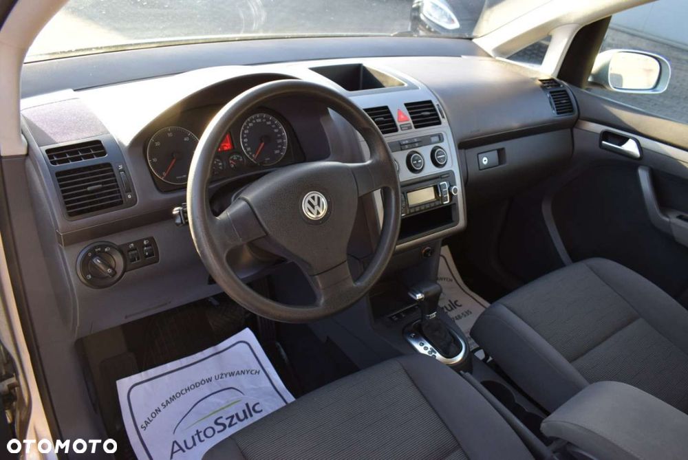 Volkswagen Touran - 16