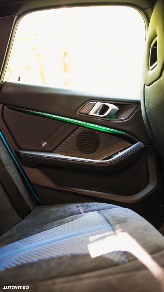 BMW M2 M235i xDrive - 36