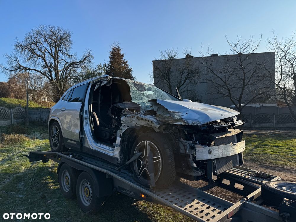 Mercedes-Benz GLA 220 d 4Matic 8G-DCT AMG Line Advanced Plus - 2