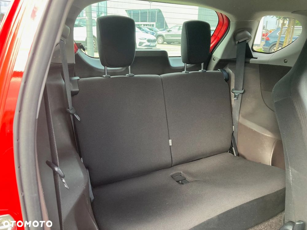 Toyota iQ - 11