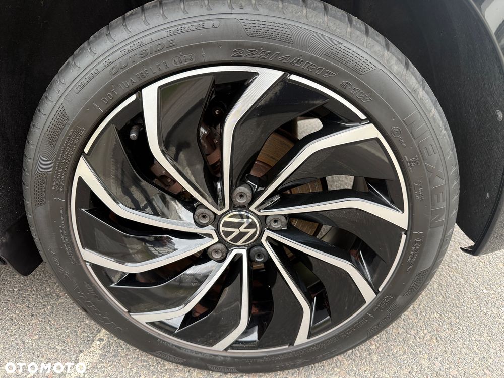 Volkswagen Golf 1.5 TSI HEV R-Line - 16