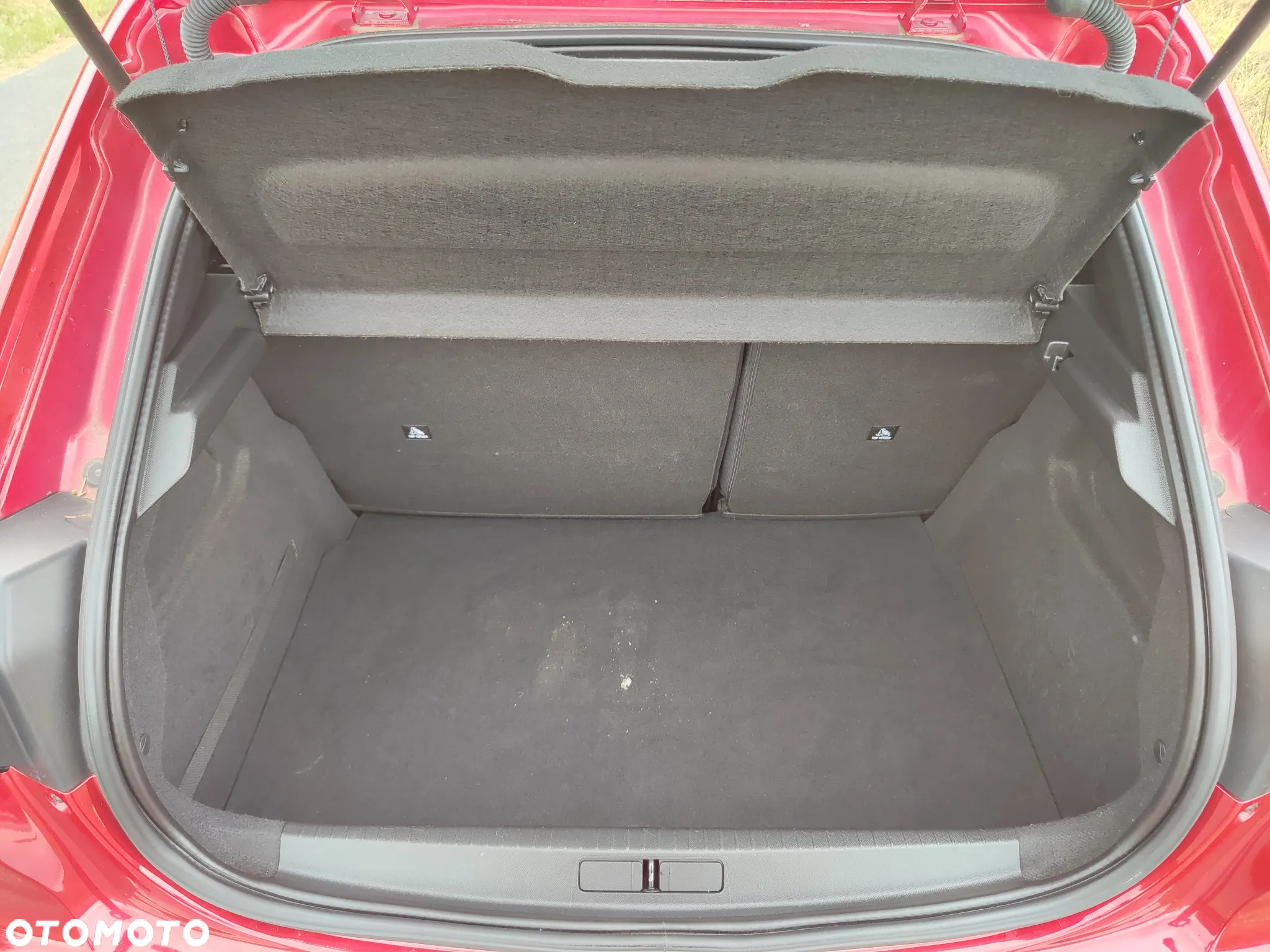 Peugeot 208 - 11