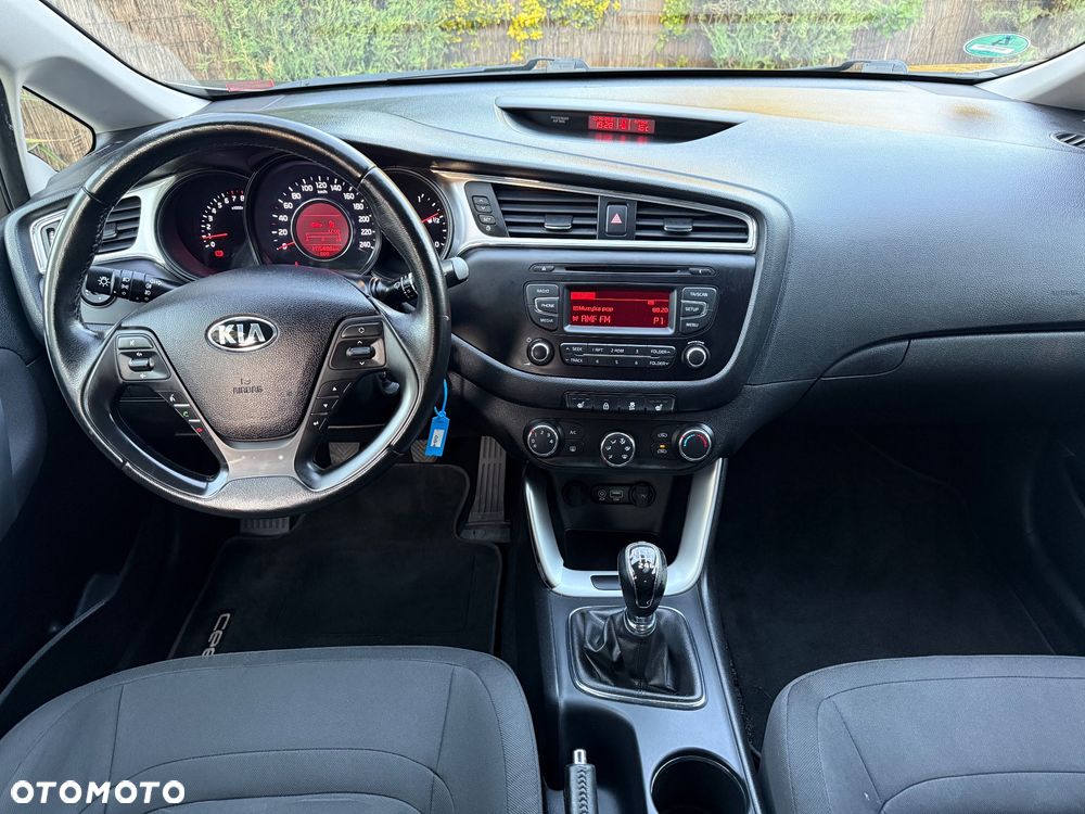 Kia Ceed 1.4 CVVT Dream-Team Edition - 28