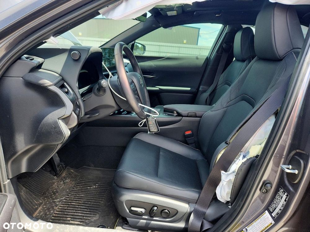 Lexus UX 300h Business - 8