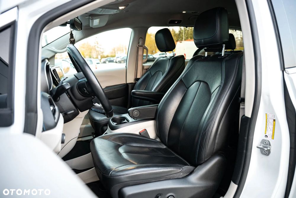 Chrysler Pacifica - 30