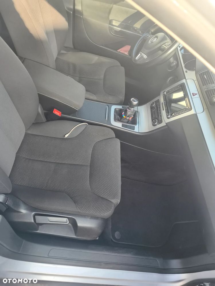 Volkswagen Passat 2.0 TDI DPF Individual - 11