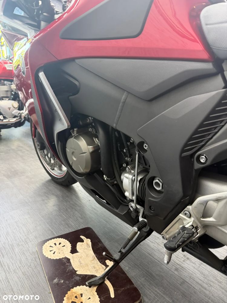 Honda VFR - 22