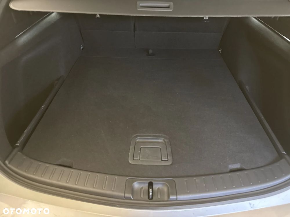 Toyota Corolla 1.8 Hybrid Style - 21