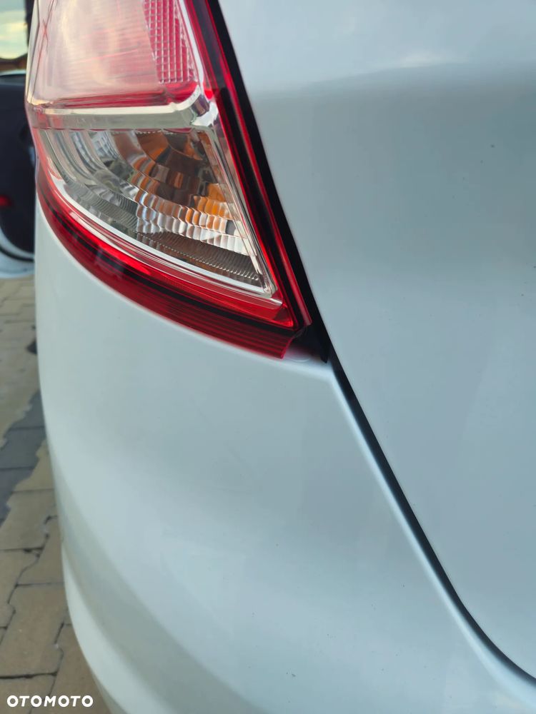 Ford Fiesta 1.5 TDCi SYNC Edition - 16