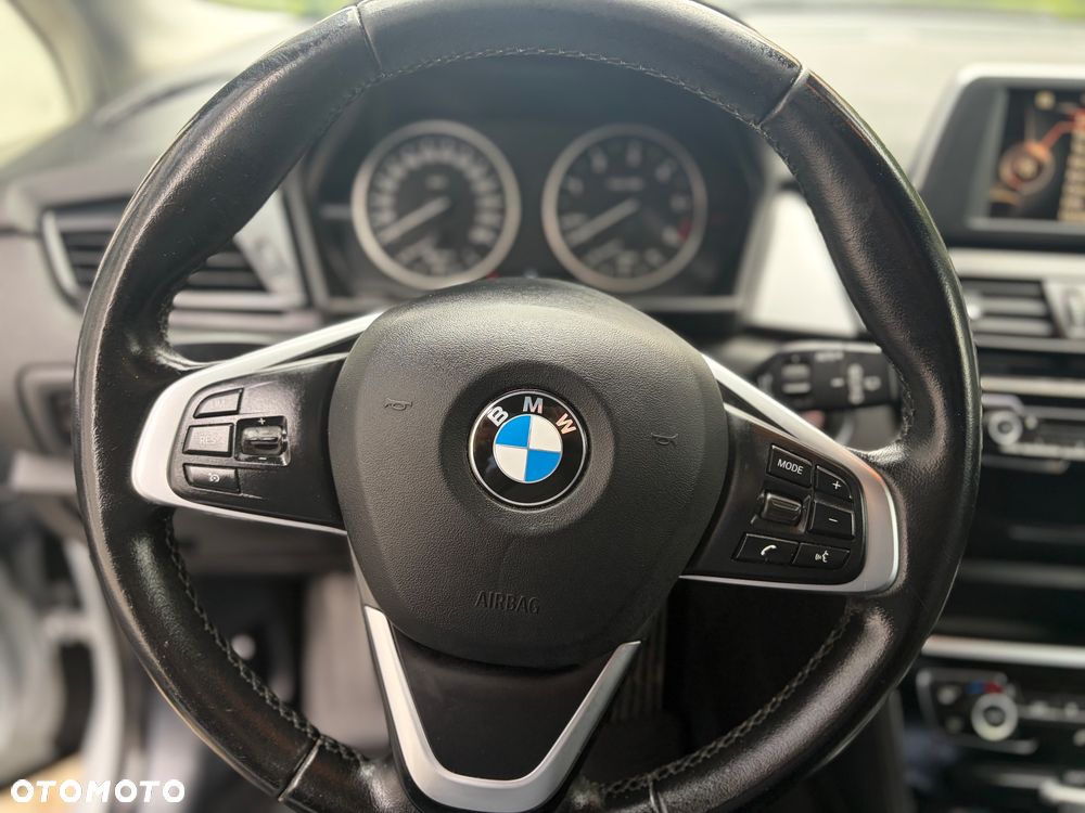BMW Seria 2 218d - 31
