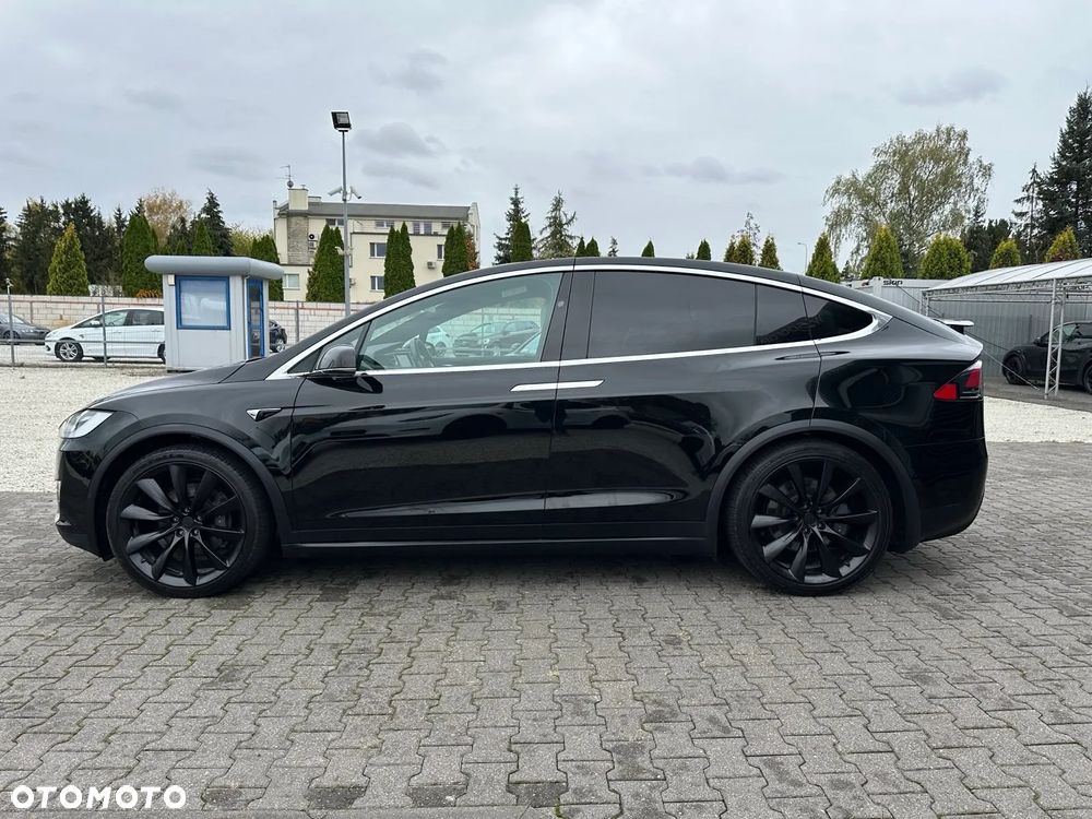 Tesla Model X - 7