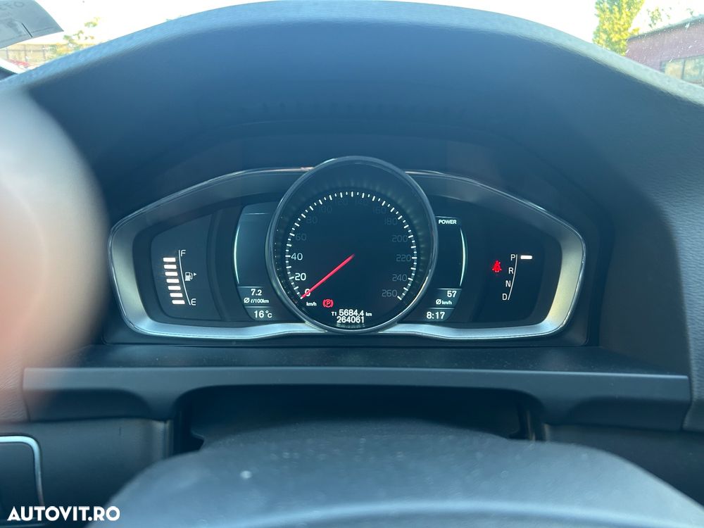 Volvo V60 D5 Basic - 8