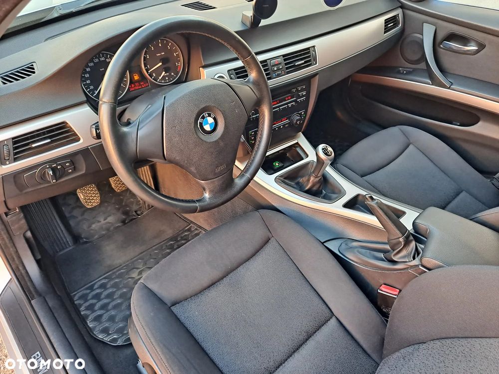 BMW Seria 3 325i - 14