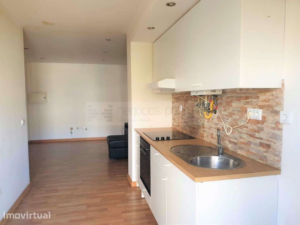 Apartamento T2 em bom estado - Grande imagem: 2/16
