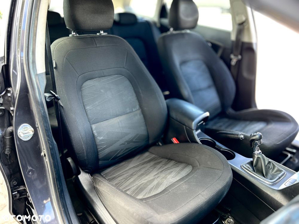 Kia Ceed - 12