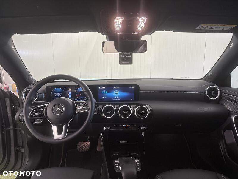 Mercedes-Benz CLA 200 7G-DCT - 22