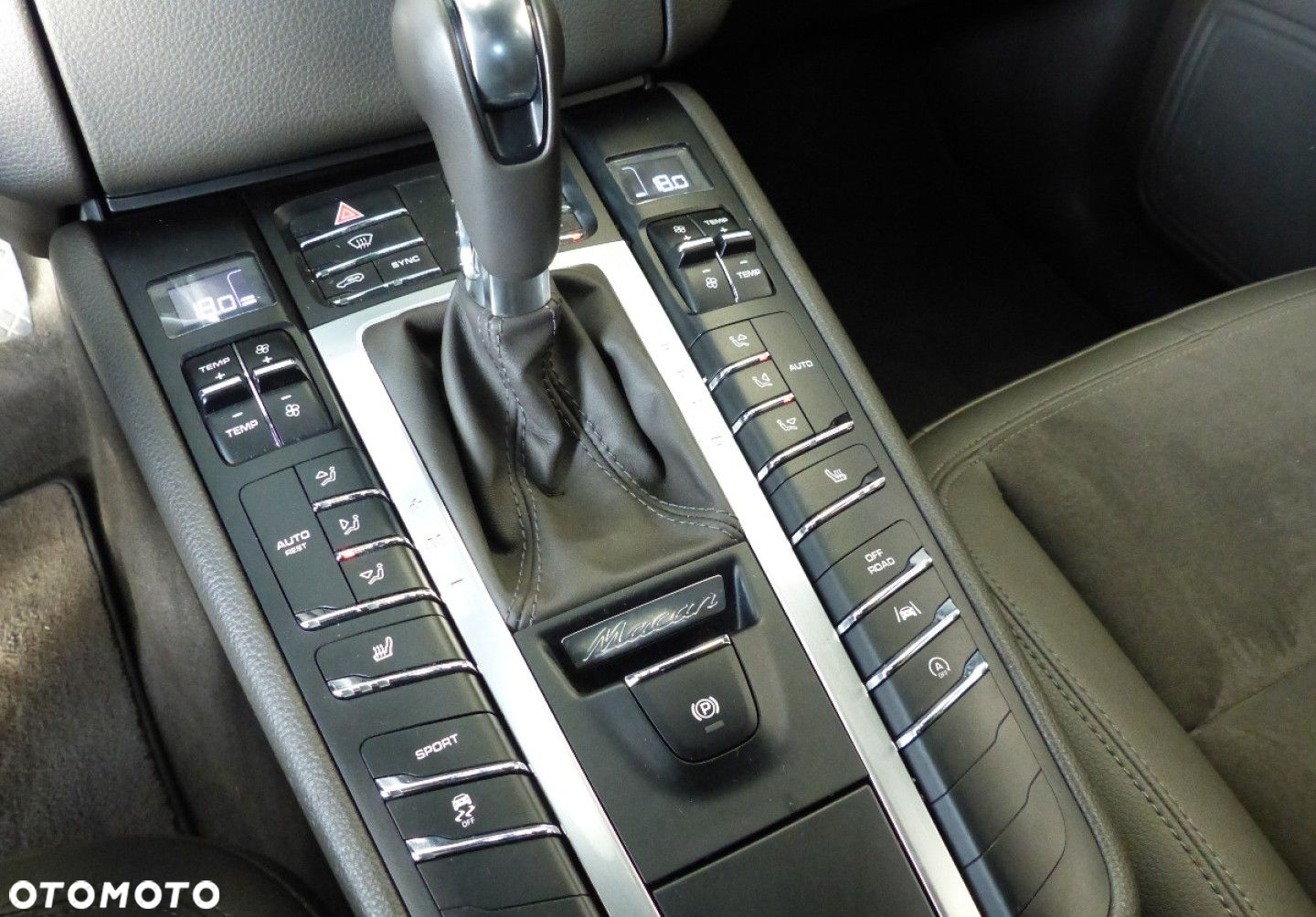 Porsche Macan - 24
