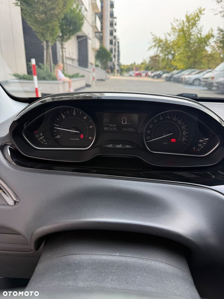 Peugeot 208 - 13