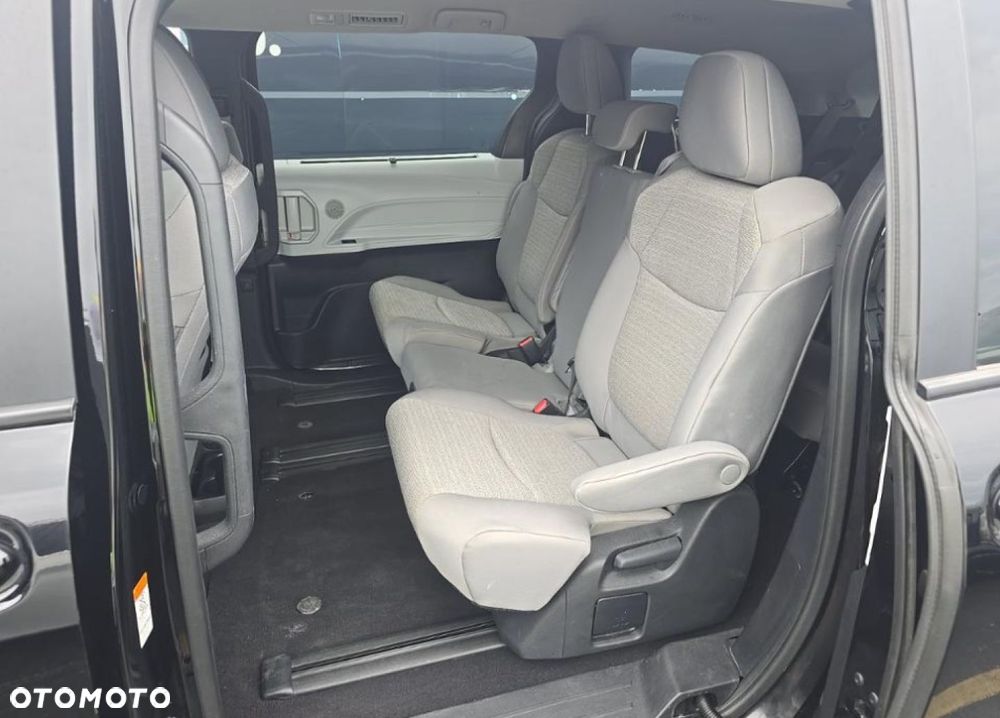 Toyota Sienna - 15