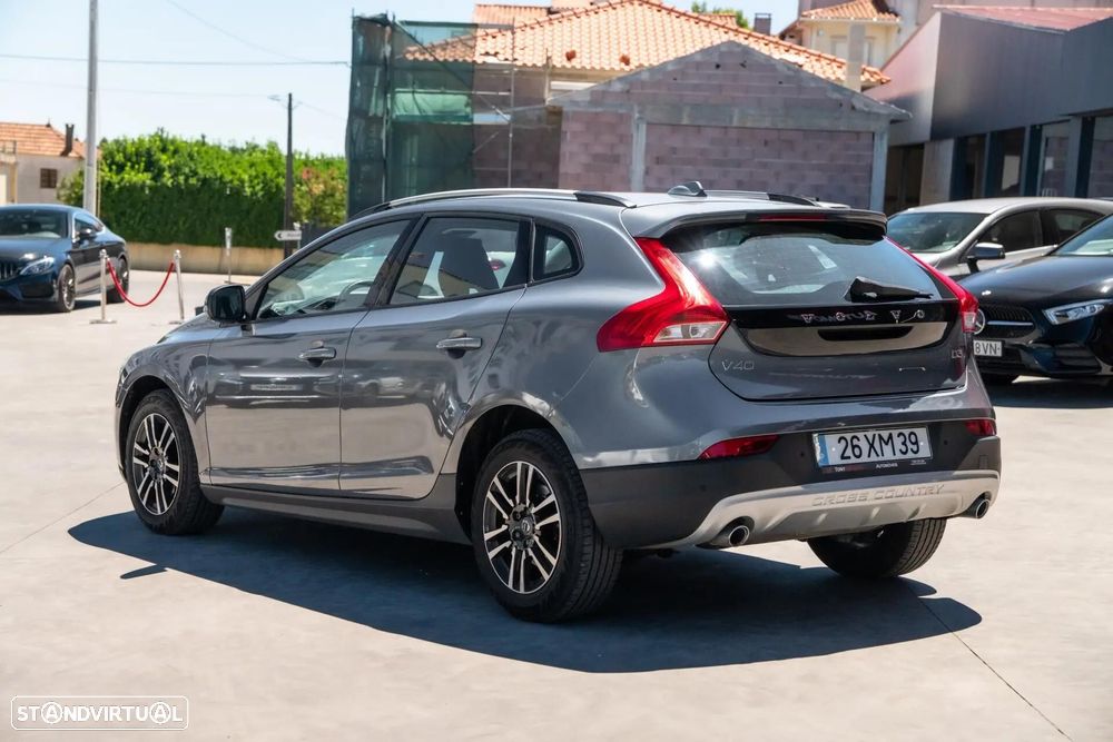 Volvo V40 Cross Country 2.0 D3 Momentum - 11