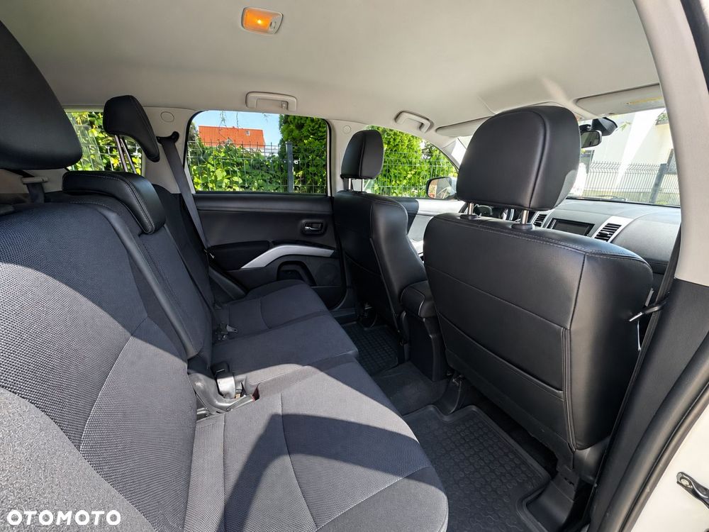 Mitsubishi Outlander 2.4 Instyle NAVI EU5 CVT - 7