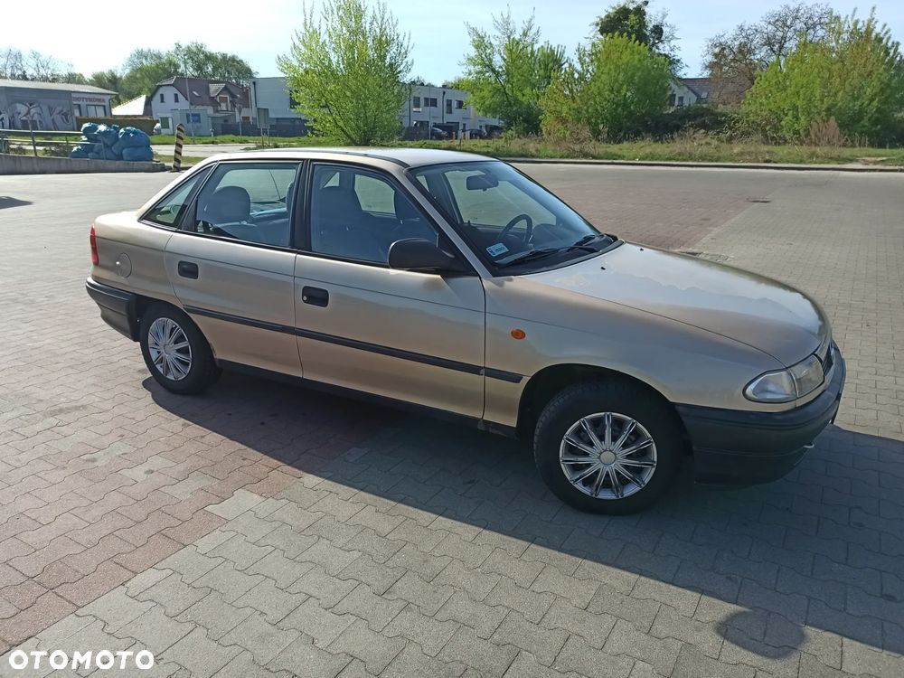 Opel Astra 1.4 Base - 4