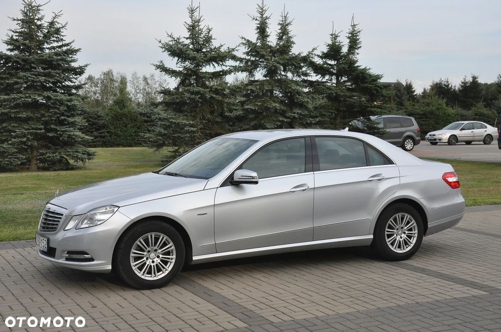 Mercedes-Benz Klasa E 250 CGI BlueEFFICIENCY 7G-TRONIC Elegance - 4